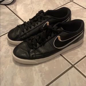 WELL WORN NIKE MENS 10.5